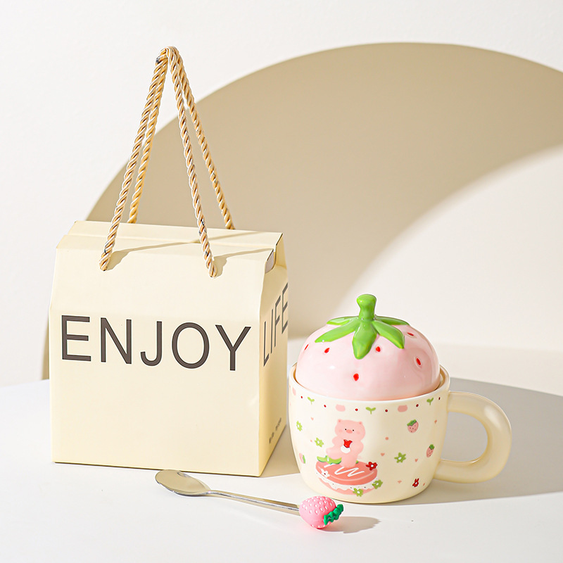 Taza de cerámica de oso de fresa con taza de regalo para chicas taza de marca doméstica de alto valor de pareja taza de desayuno de leche
