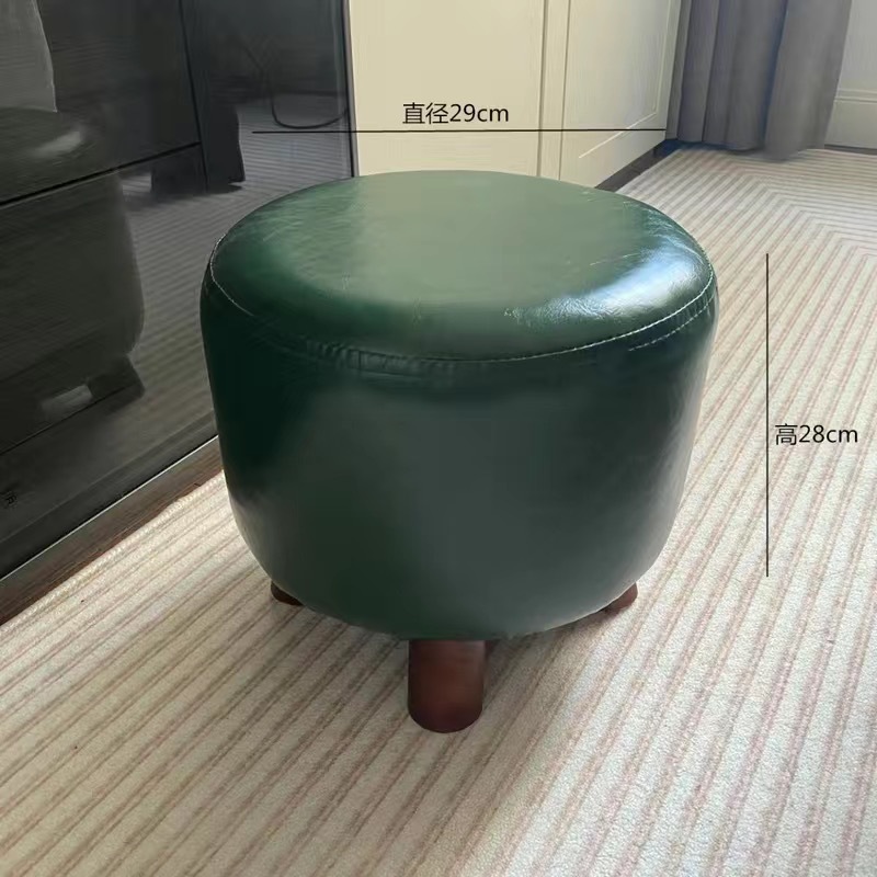 짙은 녹색의 작은 원형 의자