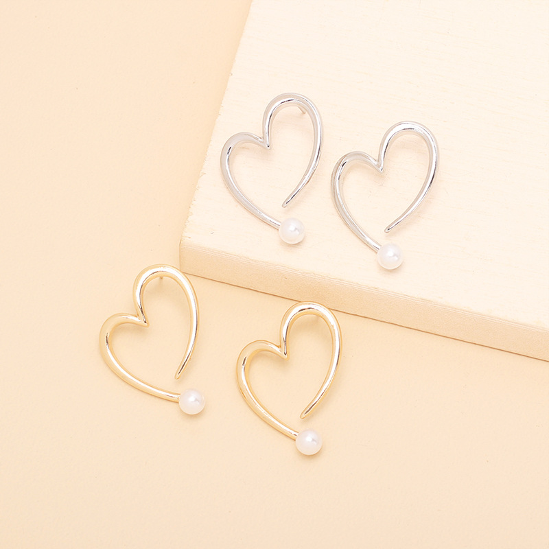 6g Weight Earrings Classification Wedding, Travel Occasion Women'S Gender Gold, Silver Color Wholesale Jewelry Irregular Hollow Heart Pearl Stud Earrings Nihaojewelry 3