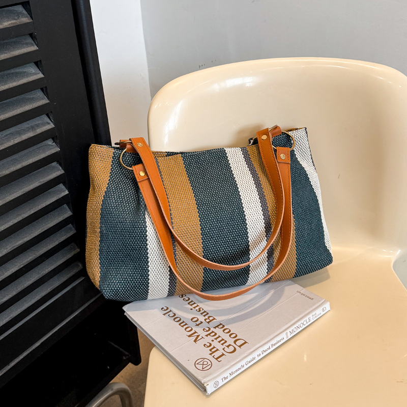 Otoño de este año popular banda de gran capacidad versátil bolsa de lona casual 2025 nueva bolsa de hombro de viaje para mujeres