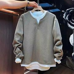 春のファッションの新型偽の2つの純色のvネックのパーカーの男性のハイエンドの簡単な組み合わせのカジュアルな上着の底のシャツ