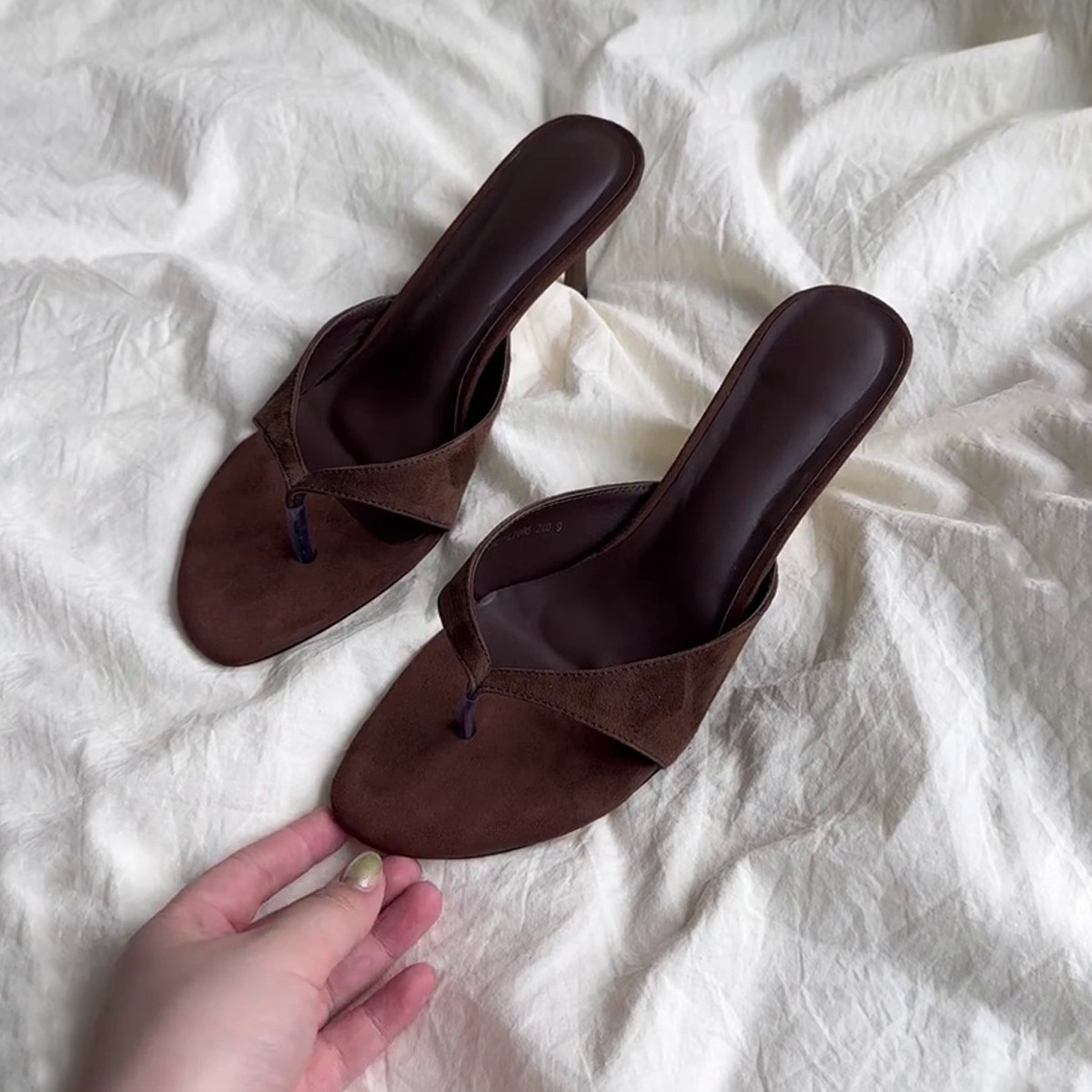 Retro High-Heeled Thong Sandals, Flip-Flops for Women to Wear with Skirts, Simple and Elegant Stiletto Sandals