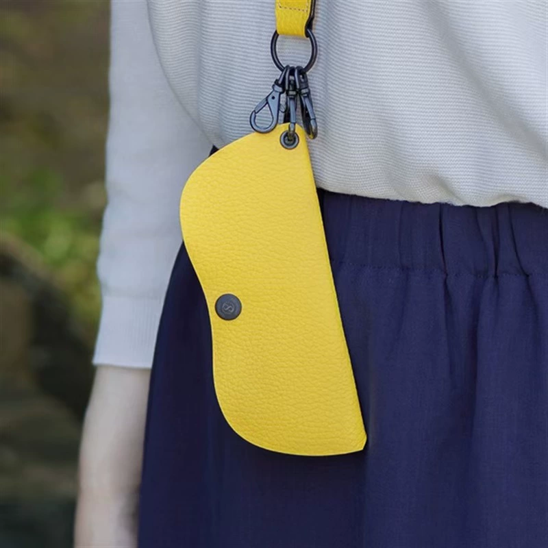 Модный чехол для очков с вогнутой формой и завязкой на шее, портативный чехол для хранения солнцезащитных очков, кожаный чехол для очков с клипсой