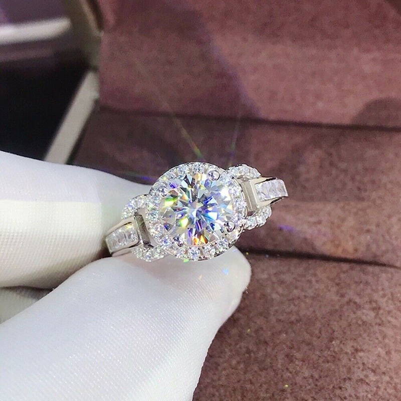Cao Shi übertreibt das kreisförmige Taubenei mit drei Ringsätzen, die für Paare und den Valentinstag sehr aufmerksam sind_voghion.com