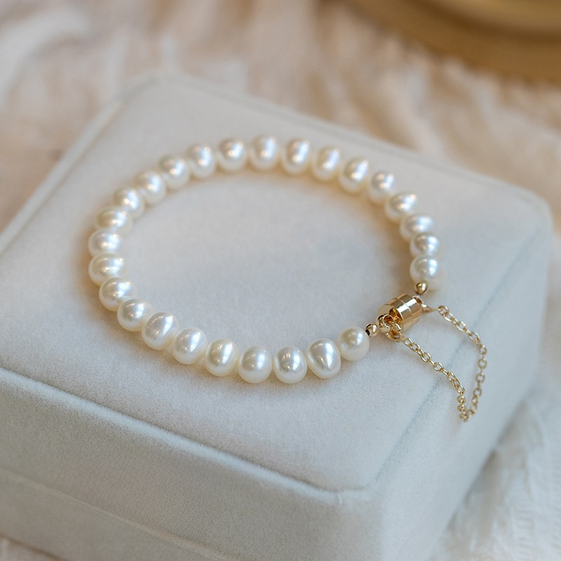 Organic beaded bracelet from pearl