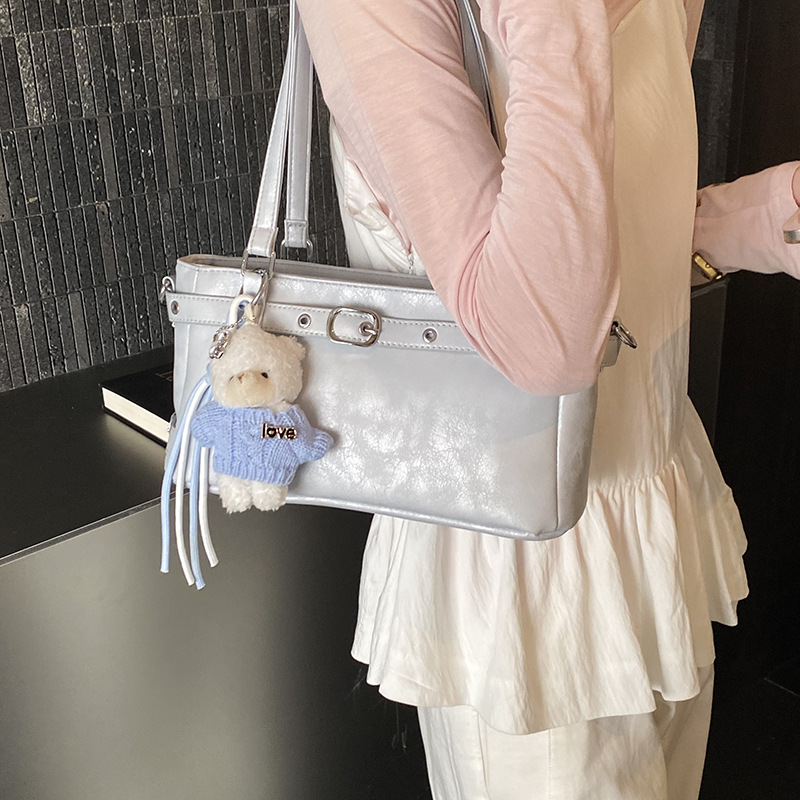 Bolsa de viaje simple para mujeres 2026 primavera nueva sensación diaria de hombro brazo bolso de nicho bolso de tramo inclinado ocio