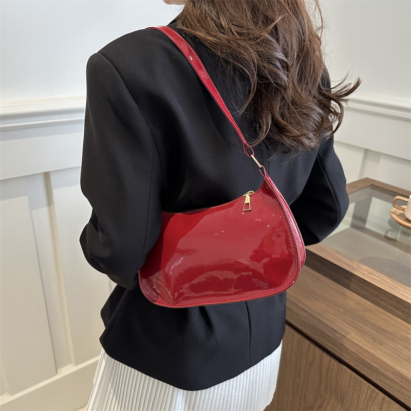 Comercio exterior nuevo bolso para mujeres 2024 verano retro bolso de brazo esmaltado bolso de palo de color sólido moda versátil