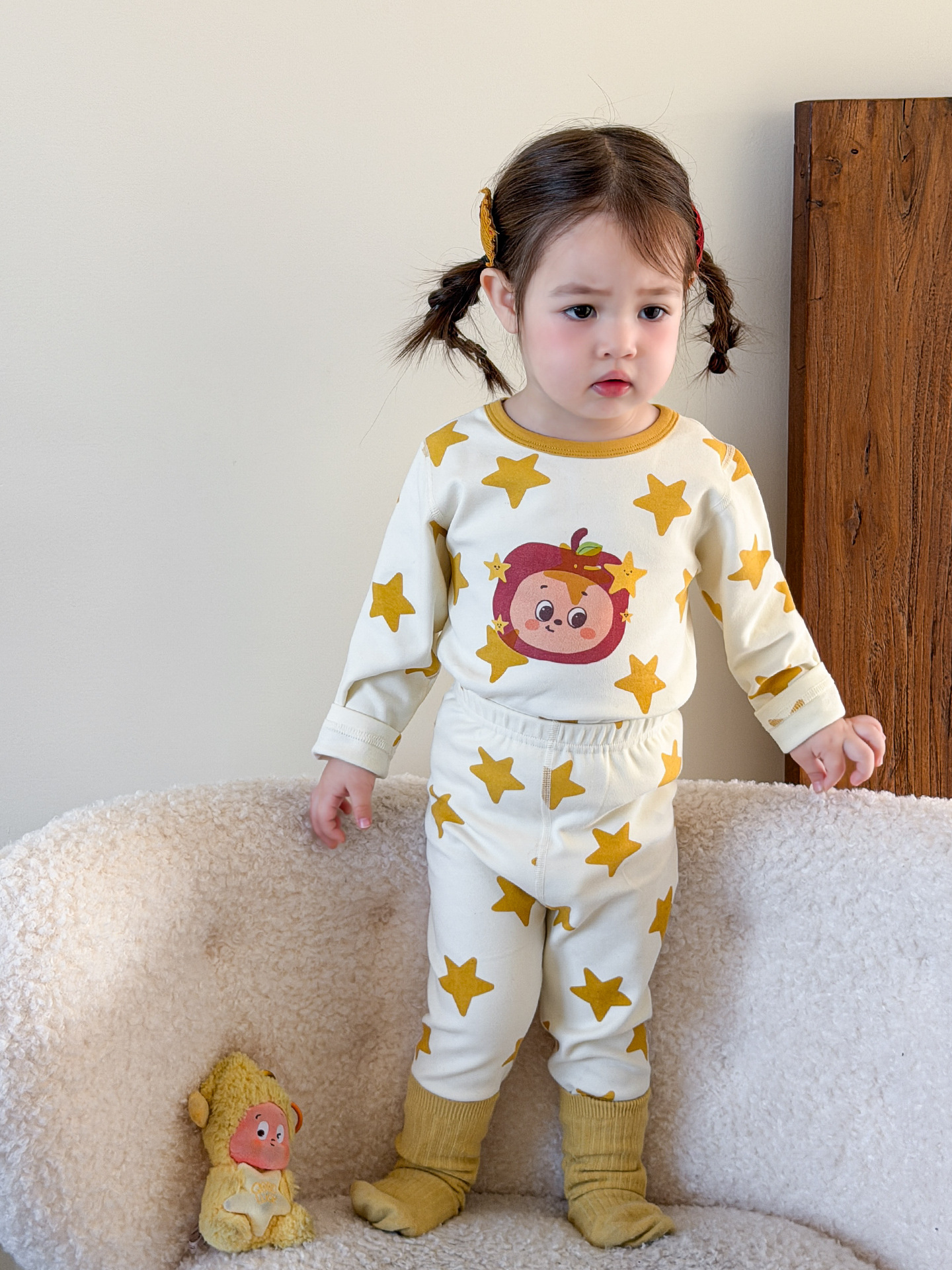 Pijama de niñas otoño y invierno nuevo engrosado conjunto de ropa de casa infantil A clase sin costura bebé chaqueta de caño pantalones de caño