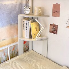 ベッドの角の物置棚の寮の上にベッドの上の収納棚を敷いています。