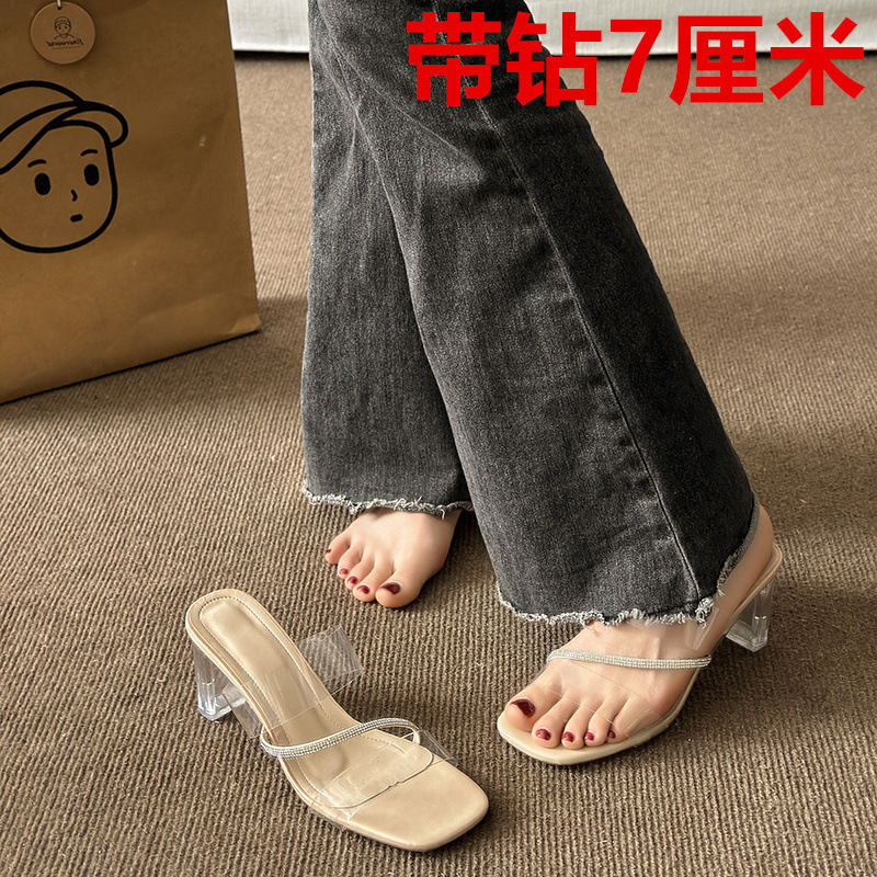 ハイヒールの女性のアウターウェア 2025 夏の新ファッションラウンドトゥ厚いヒールインターネット有名人のクリスタルスリッパ女性のサンダル|undefined