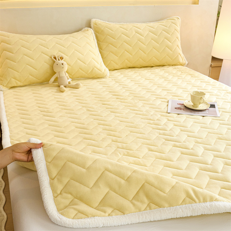 Thickened milk velvet mattress pad, single piece, for autumn and winter, warm, solid color, simple style, bed protector, three-piece set Thickened milk velvet mattress pad, single piece, for autumn and winter, warm, solid color, simple style, bed protector, three-piece set