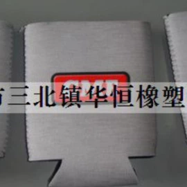 日用橡胶;餐垫、杯垫;杯状塑制品