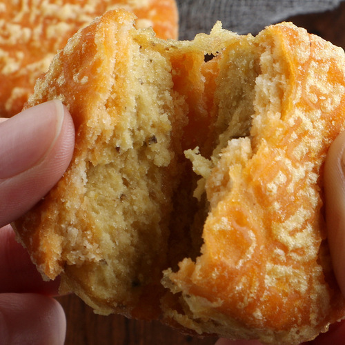 One piece drop shipping mung bean cake chestnut crisp mung bean cake cake traditional pastry heart whole box snacks specialty snacks wholesale