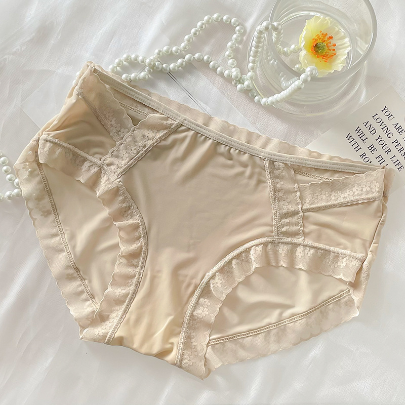 Ropa interior de encaje de las mujeres de verano delgada sin costuras cintura media sexy triángulo de seda de hielo pantalones cortos puro deseo transparente ropa interior de niña