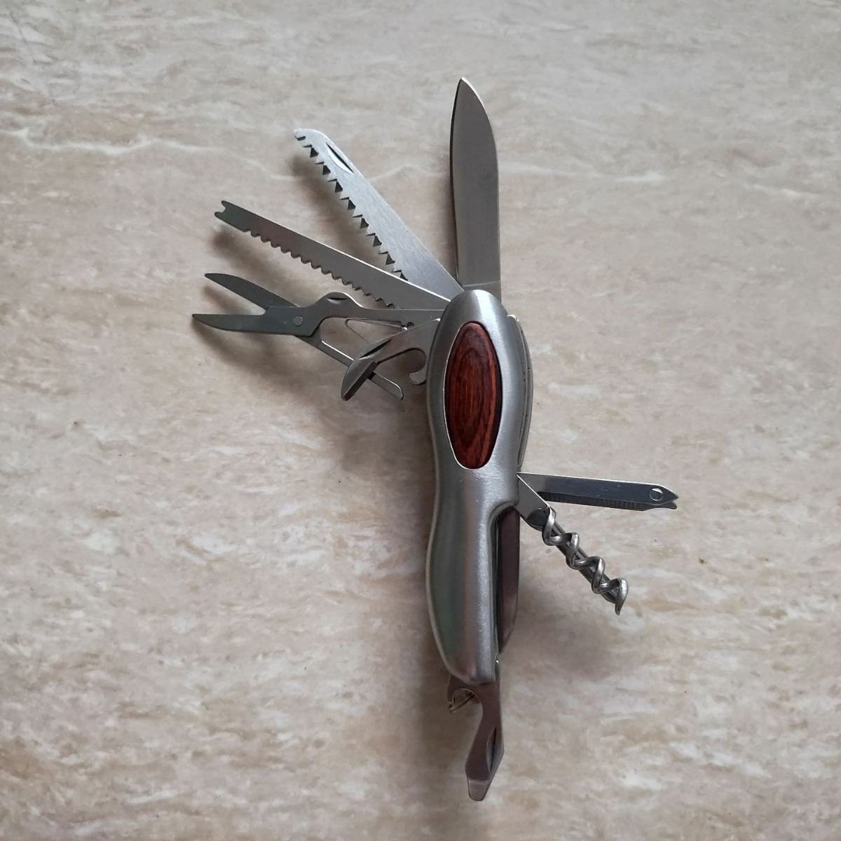 专业供应多功能小刀，多用工具，军刀，小刀。