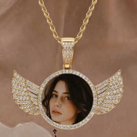 定制项链个性化女孩圆形不锈钢翅膀吊坠图片来图定制送她的礼物