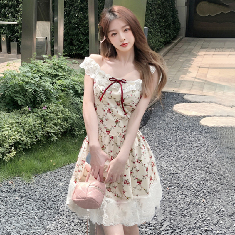 2025 nuevo estilo estilo pastoral pequeño traje de baño fresco mujer de una pieza pequeño floral francés dulce que cubre la carne delgado traje de baño al por mayor