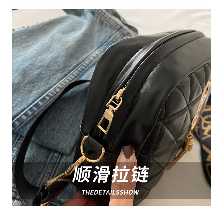 A simple and fashionable single-shoulder women's bag with diamond-shaped embroidery thread in 2024, a fresh and stylish crossbody bag with a trendy and fashionable small square style undefined