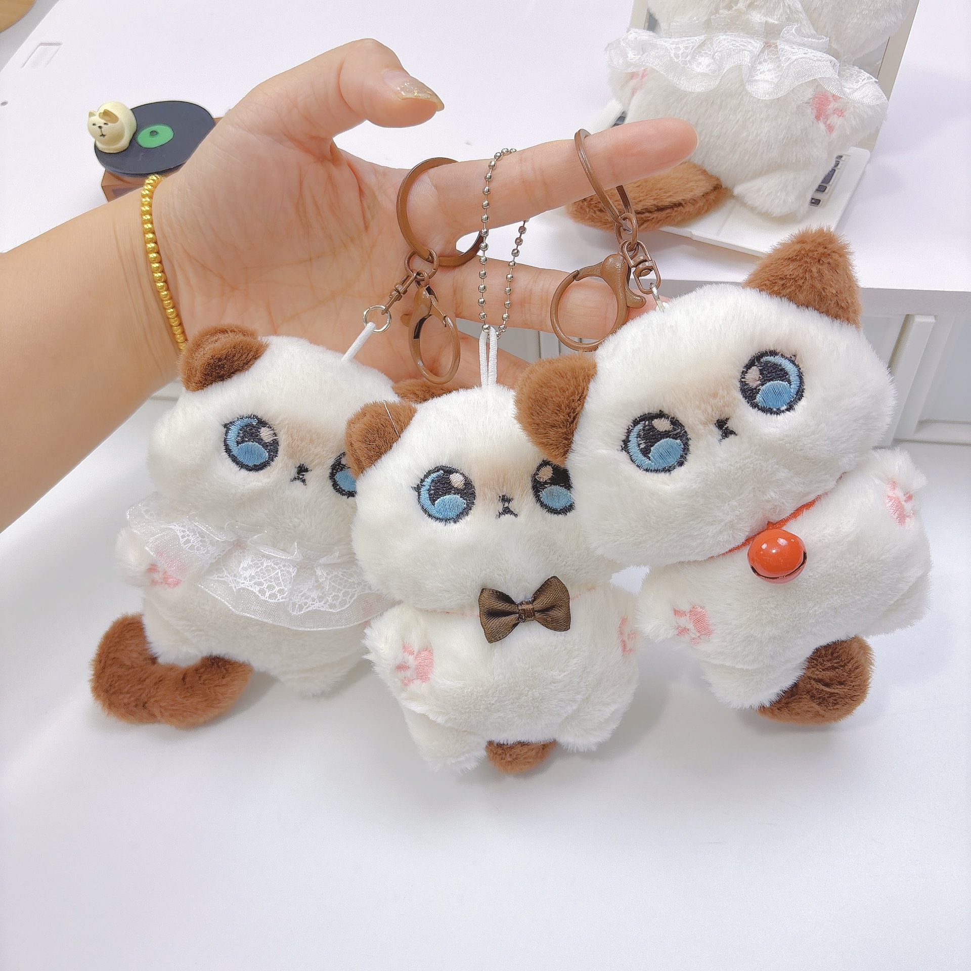 Squeaky Siamese Cat Doll Keychain Pendant Cartoon Cotton-Filled Doll Small Pendant Event Souvenir Doll Machine