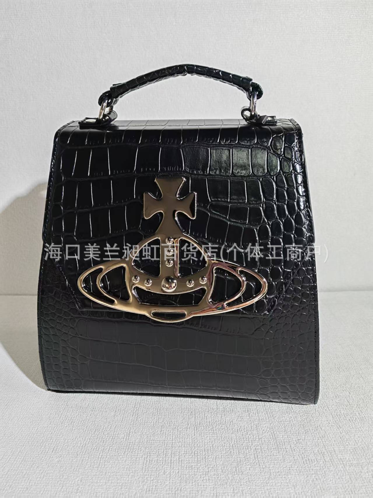 검은색 고광택 배낭 Saturn Lining D