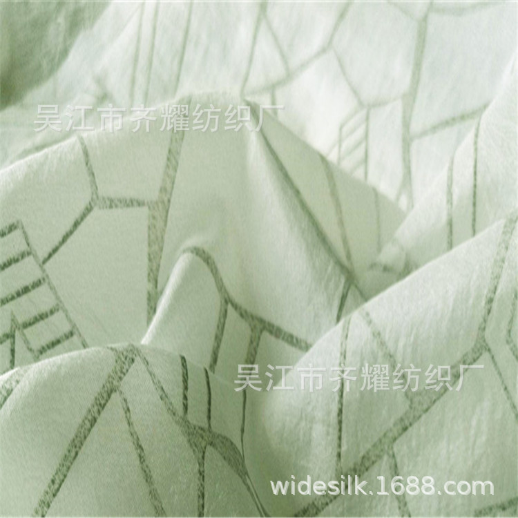 20d420t格子尼丝纺pu印花烫金膜皮肤衣无胆防绒轧光羽绒服轻薄布