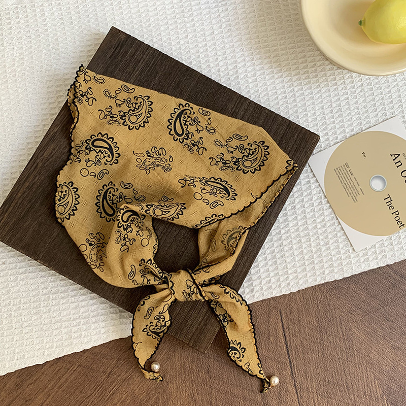 Bufanda triangular, cintura, nuevo estilo, protección para el cuello, bufanda pequeña, colgante de perlas, bufanda de seda, bolsa de flores con sentido avanzado, pañuelo en la cabeza, cinturón para el cabello al por mayor