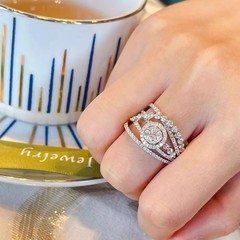 戴着超有钱锆石白金鸽子蛋戒指女时尚个性戒潮ins