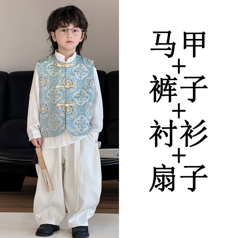 Комплект из четырех предметов (25176 жилет + 25123 белые брюки + 25127 белая рубашка + черный веер)