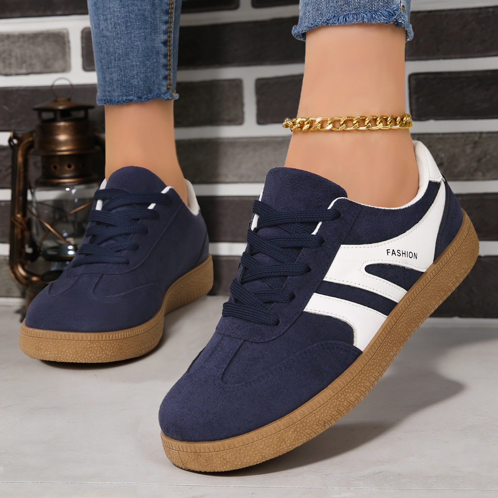 Zapatos de mujer verano 2026 nuevo estilo transfronterizo ancho versátil zapatos casuales suaves de moda zapatos deportivos de entrenamiento de lazos