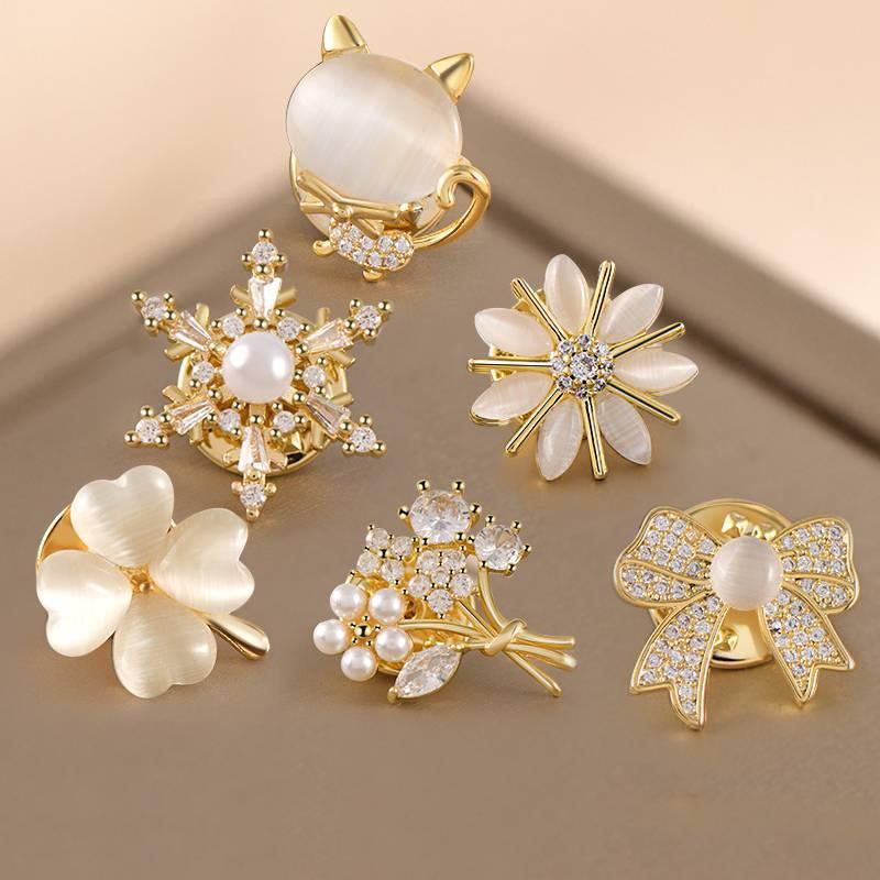 Broche de estilo coreano anti-exposición hebilla trébol ramillete artefacto femenino ropa fija moda hebilla sin costuras accesorios pequeños