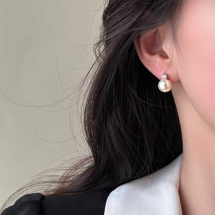 Pearl Stud Earrings With Zircon And Designer Elements_voghion.com