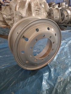Source Manufacturer 8.5-24 Truck Hub Heavy-Duty Vehicle Steel Rim Overloading Wheel with or Without Inner Tube Truck Hub