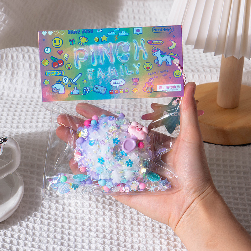 Cartoon marshmallow nube pellizco rojo en línea cremoso brillante cara nube suave amorosa creativa pellizco música de pellizco