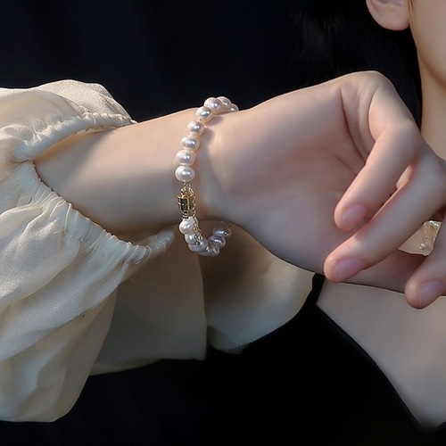 Alien Freshwater Pearl Magnet Clasp Bracelet for Students, Besties, Girls, Instagram Minimalist Cool Style Bead Bracelet