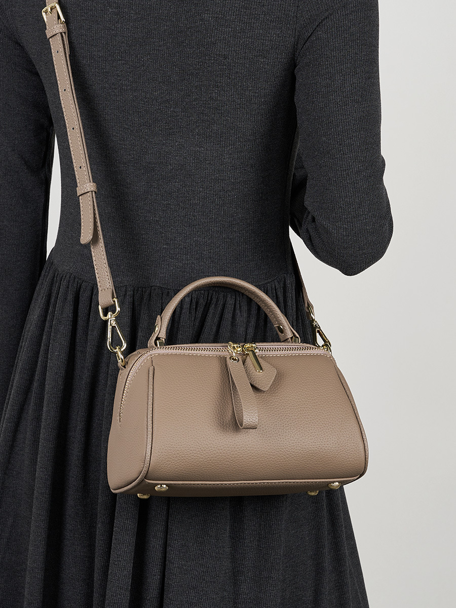 Elegant retro classic leather bag strap