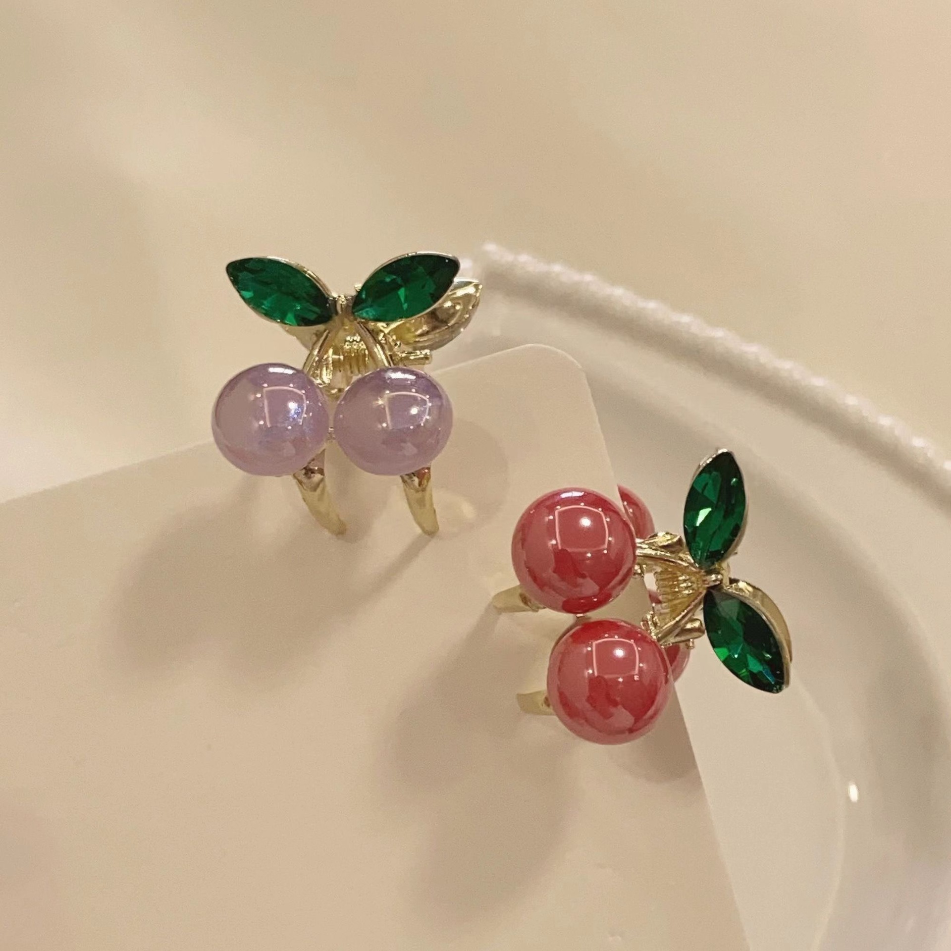 6g Weight Hair Claws Hair Accessories Type 1 Piece Quantity Holiday, Street Occasion Imitation Pearl Material Cherry Pattern All Seasons Season Women's Gender Cute, Sweet Style Cute Sweet Women's Cherry Imitation Pearl Hair Claws 1