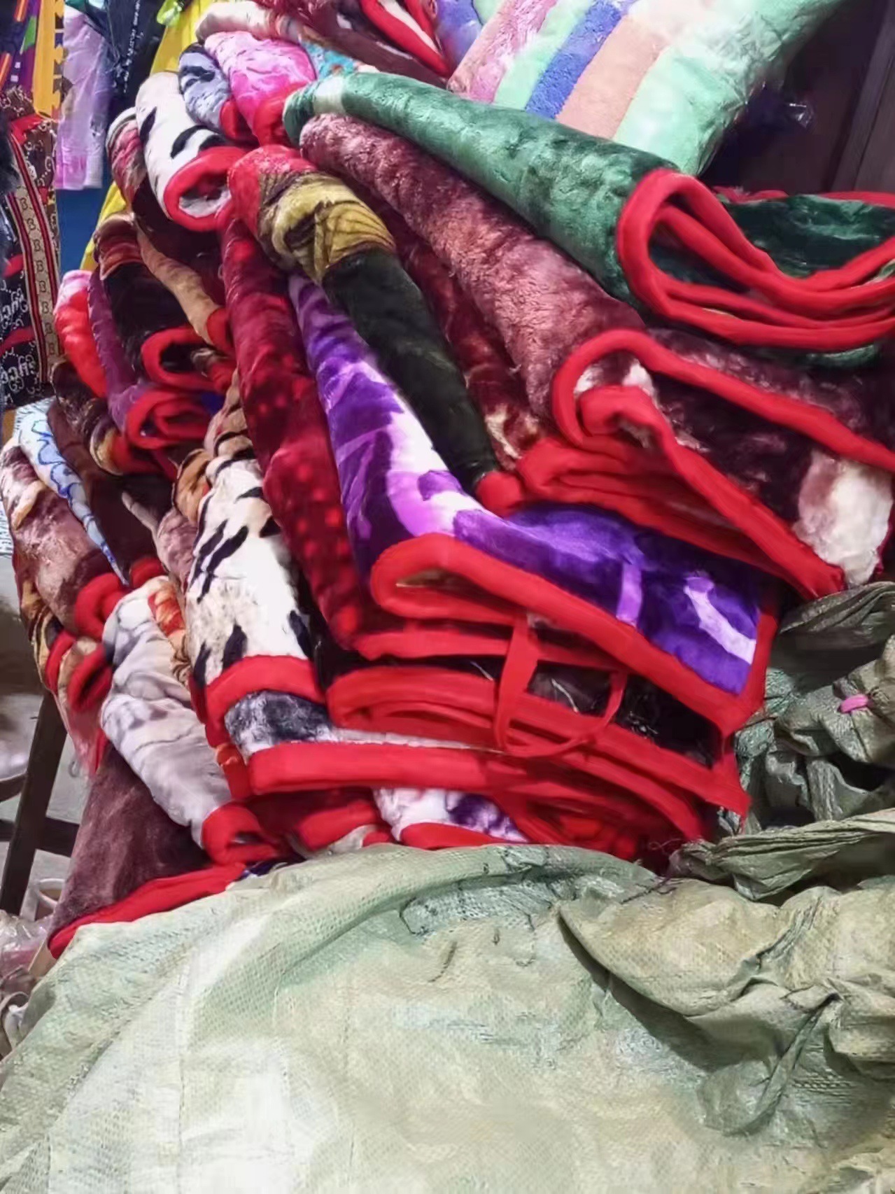 库存B类二等品拉舍尔毛毯云毯单层双层毛毯