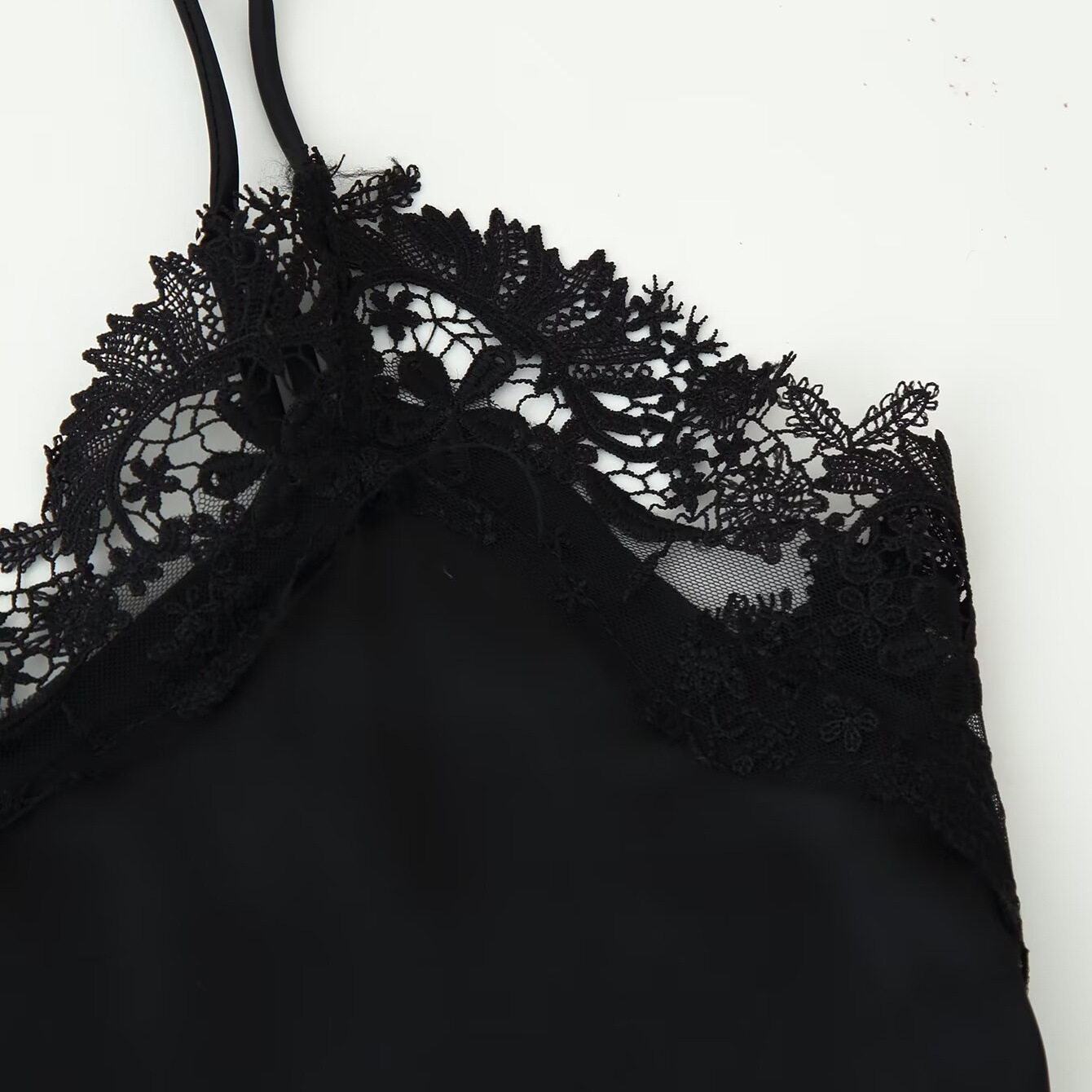 GraceChic Collection Automne 2025 Nouvelle Mode Européenne et Américaine Ensemble de Lingerie Femme en Satin de Soie Texturé Haut et Short_voghion.com