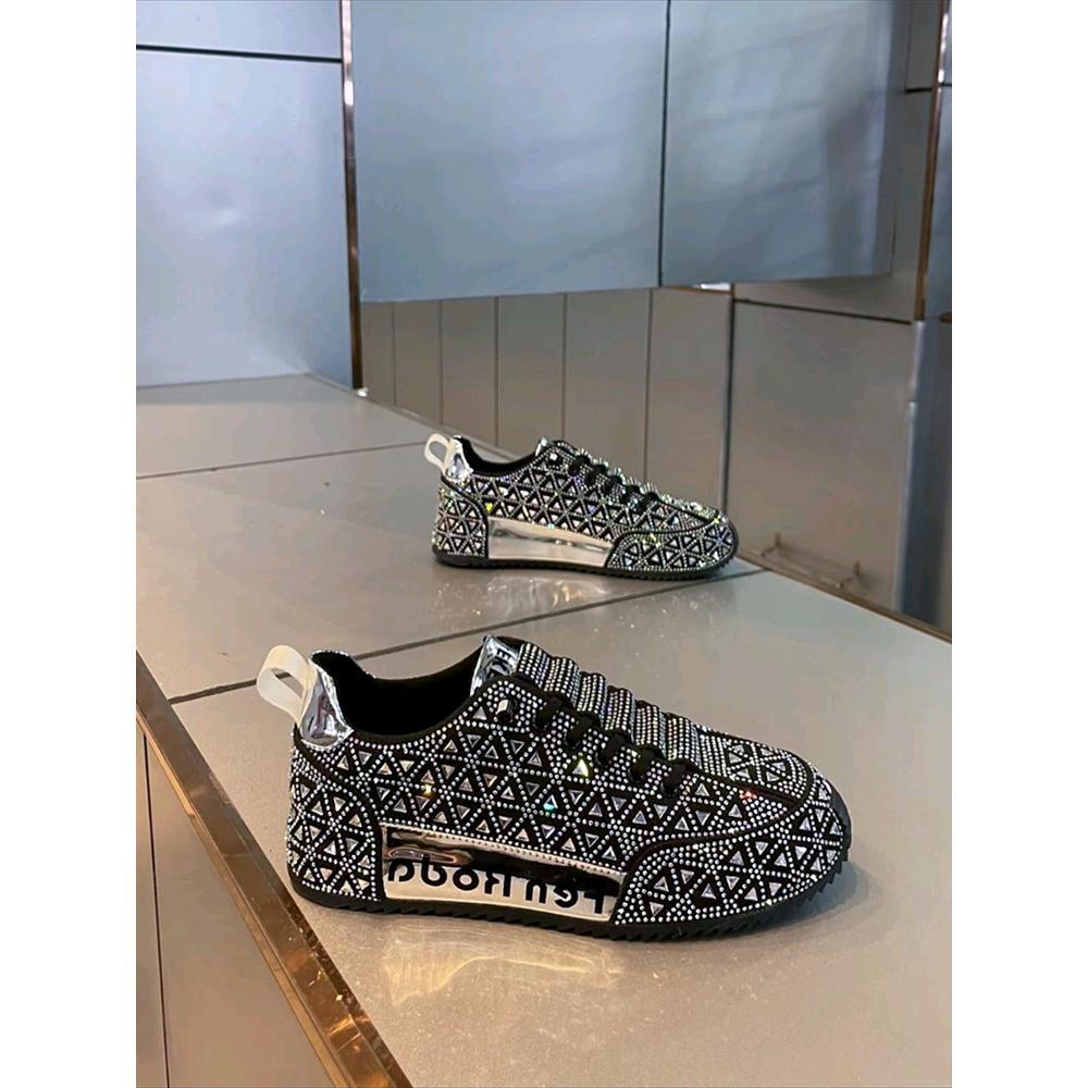 Chaussures décontractées tendance pour hommes, ornées de strass à chaud haute température, semelle fermée, rehausseur de hauteur, légères, nouveau style 2025_voghion.com