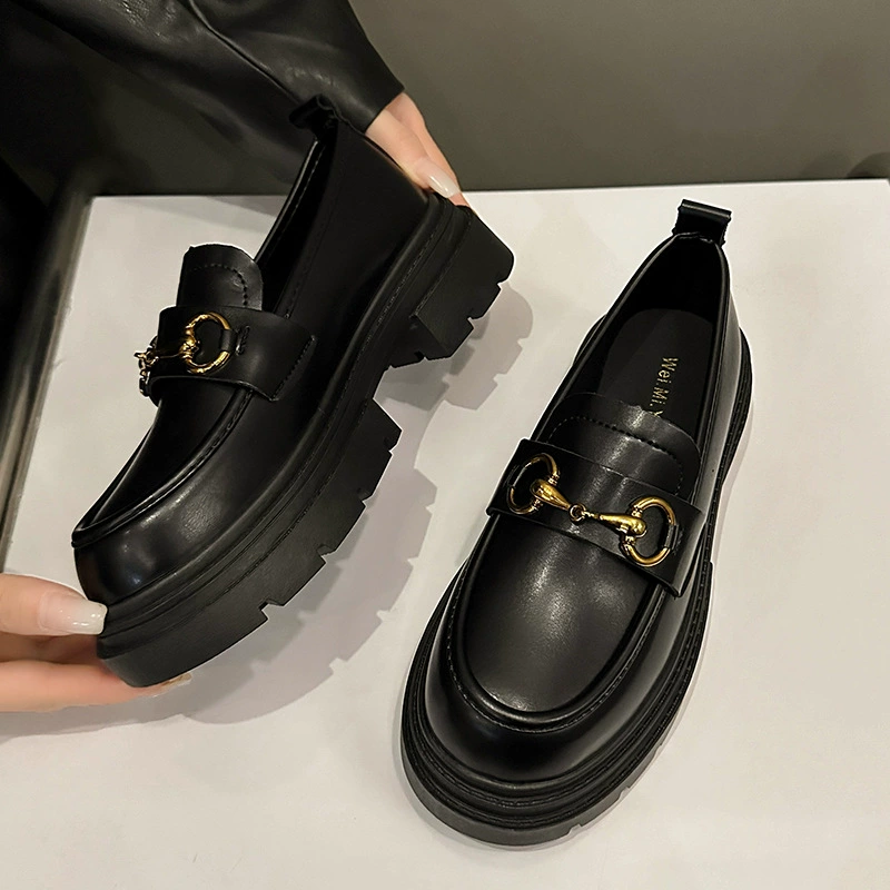 Британские стили jk маленькие кожаные туфли женские 2024 новые конные титулы толстые каблуки педали рафу обувь модные одиночные туфли