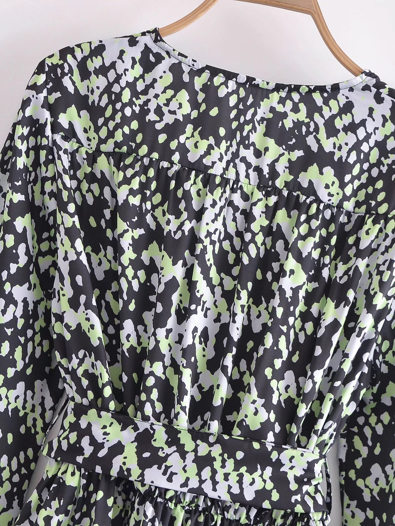 women s Long Sleeve V-neck Green Leopard Print Dress nihaostyles clothing wholesale NSAM78138