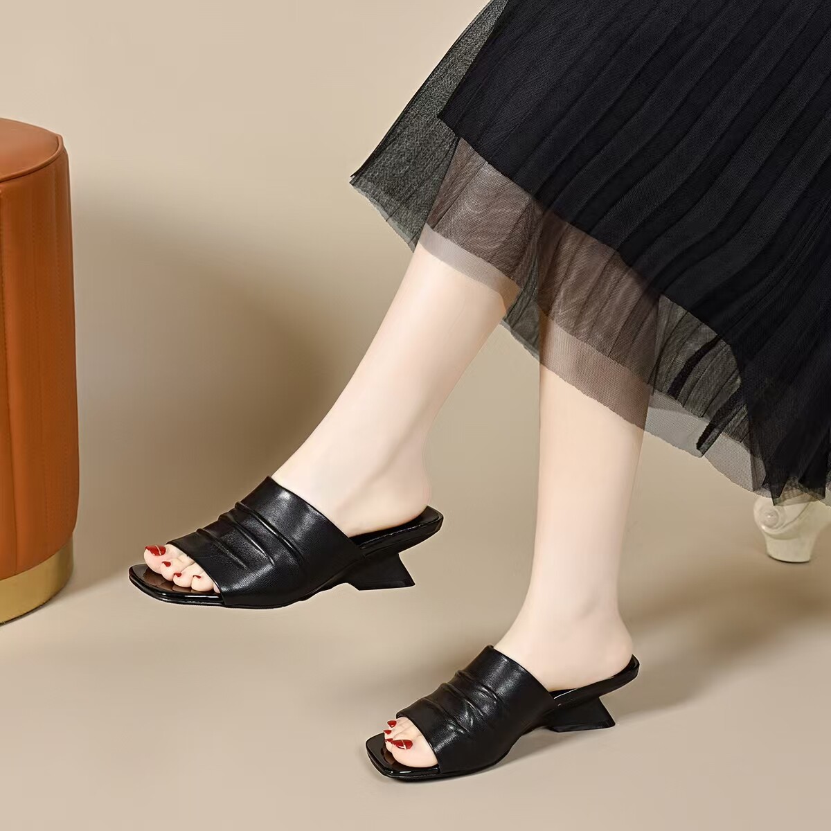 Dép sandal nữ quai ngang mũi vuông da thật đế bệt chống trượt — màu đen chi tiết 3