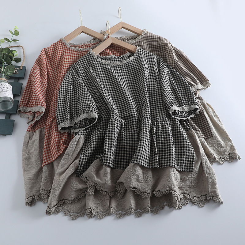 Summer Artistic Lace Collar Short-Sleeved Pure Cotton Plaid Babydoll Shirt for Women with Contrasting Colors, Loose and Versatile Design Slit Top