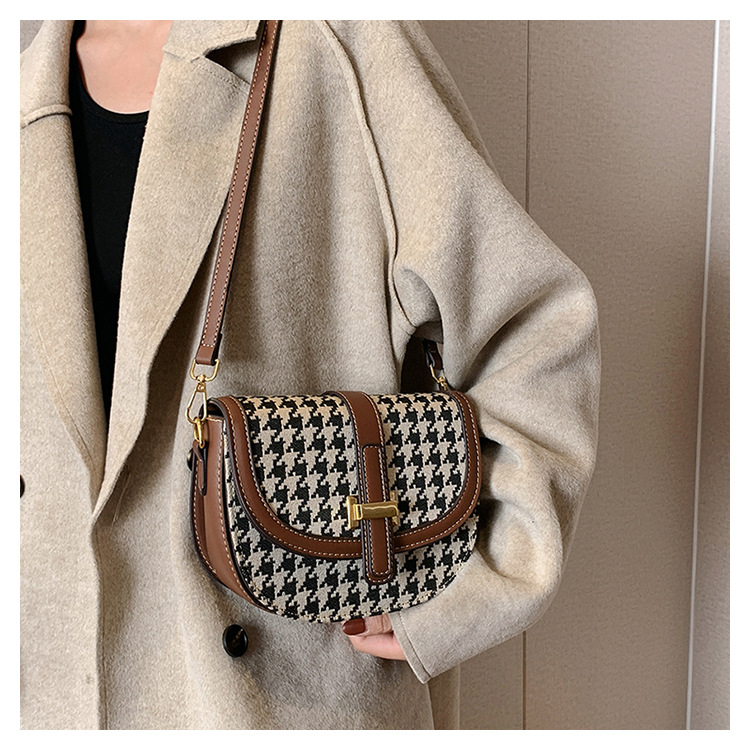 2023 Frühjahr neue Live-Übertragung Satteltasche karierte Umhängetasche Textur Hahnentritt einzelne Schulter Umhängetasche Damentasche_voghion.com
