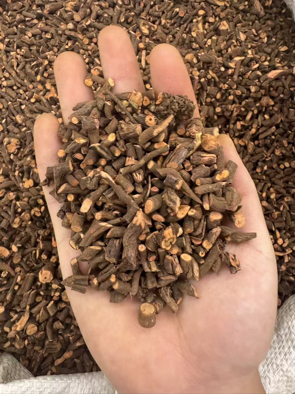 Dried Madder Root Qian Cao 茜草根 Rubia cordifolia Raw Herb for Decoction 1000g Bag quality and texture