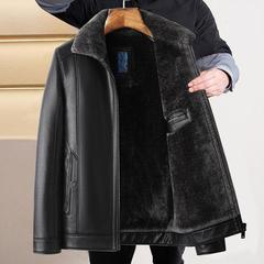 新しい毛皮の一体の男性の皮の服は襟をひっくり返して厚いプラスの毛の厚い大きいサイズの革のジャケットのカジュアルなお父さんは革のジャケットを詰めます。