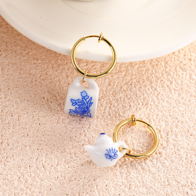 15g Weight Alloy Ear Needle Material Earrings Classification 1 Pair Quantity Daily Occasion Alloy, ceramics Material Flower, Grape Pattern Women's Gender Polished Finish Chinoiserie, Elegant Style 1 Pair Chinoiserie Elegant Flower Grape Alloy Ceramics Earrings 3