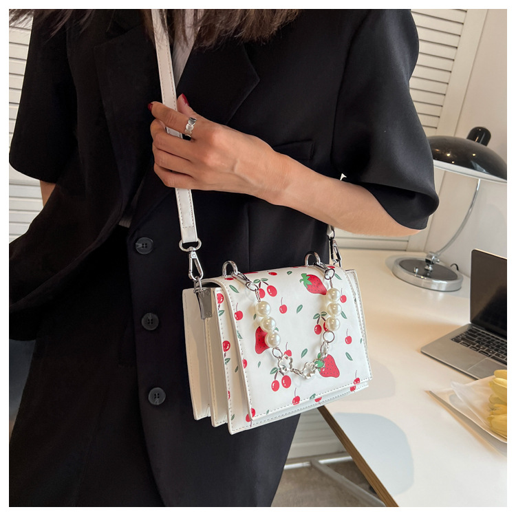 Women's Elegant Fashion Fruit Printing Pearls Square Flip Cover Shoulder Bag Square Bag Artificial Leather Handbags display picture 4