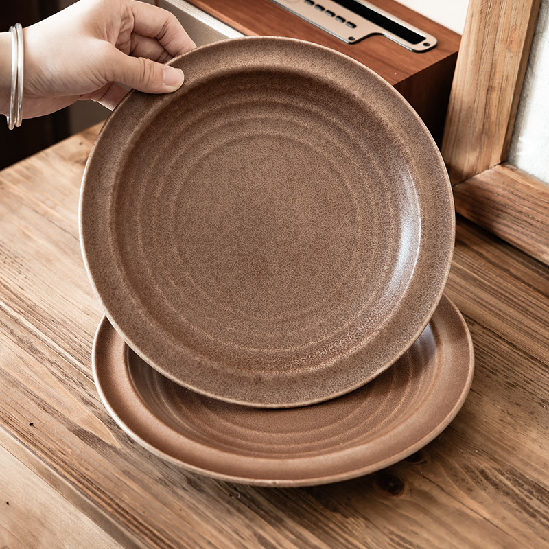 Plato marrón retro creativo simple plato de platos de té de la tarde refrigerio plato de fideos de alta calidad platos de cerámica casera