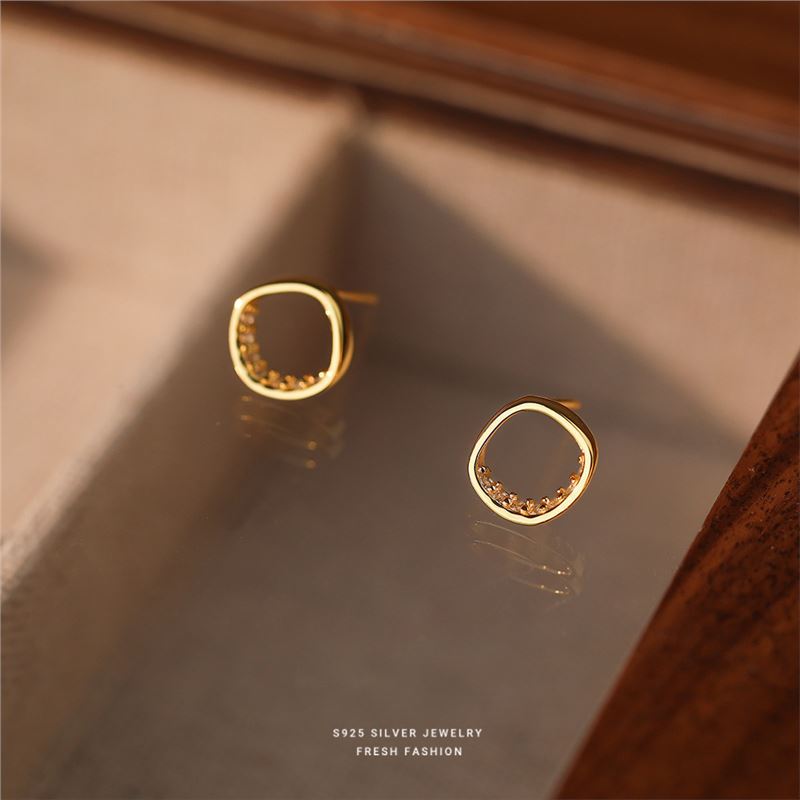 Hollow out circular micro inlaid zircon earrings for women, made of pure silver, with versatile geometric design and_voghion.com